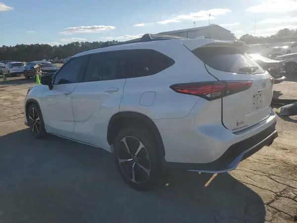 5TDJZRAH8MS069296 2021 TOYOTA HIGHLANDER - Image 2