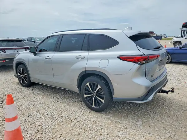 5TDJZRAH8MS074997 2021 TOYOTA HIGHLANDER - Image 2