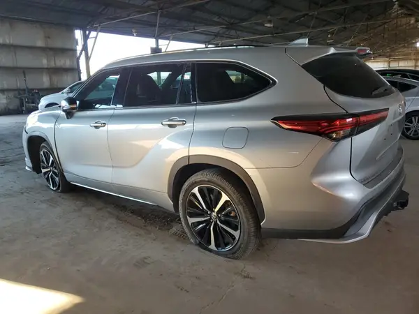 5TDJZRAH9NS093933 2022 TOYOTA HIGHLANDER - Image 2