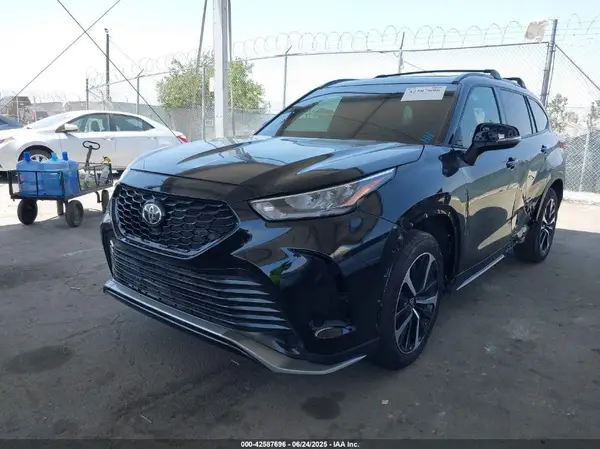 5TDJZRAHXMS088772 2021 TOYOTA HIGHLANDER - Image 2