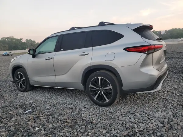 5TDJZRAHXNS139009 2022 TOYOTA HIGHLANDER - Image 2