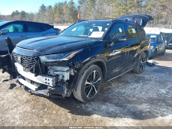 5TDJZRBH0MS098046 2021 TOYOTA HIGHLANDER - Image 2