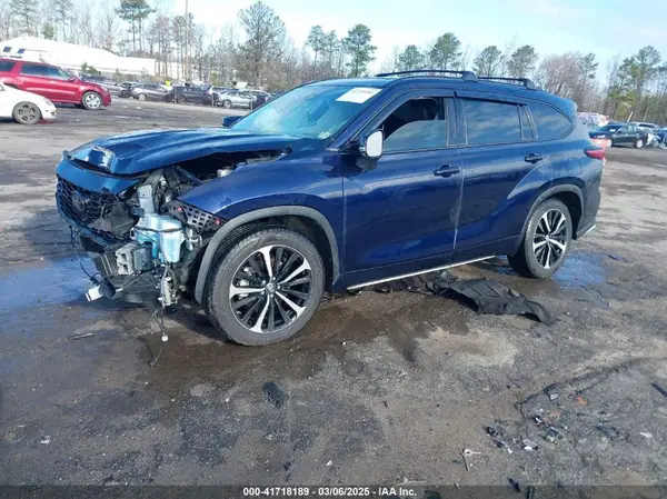 5TDJZRBH0MS121857 2021 TOYOTA HIGHLANDER - Image 2