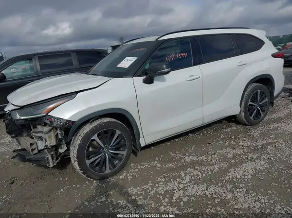 5TDJZRBH1NS166503 2022 TOYOTA HIGHLANDER - Image 2