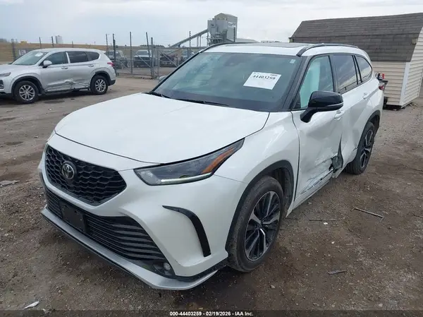 5TDJZRBH2MS058826 2021 TOYOTA HIGHLANDER - Image 2