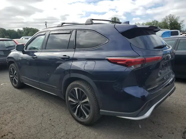 5TDJZRBH2MS061662 2021 TOYOTA HIGHLANDER - Image 2