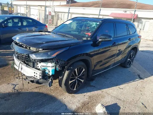 5TDJZRBH2MS101139 2021 TOYOTA HIGHLANDER - Image 2