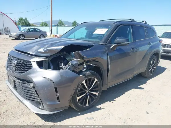 5TDJZRBH2MS146713 2021 TOYOTA HIGHLANDER - Image 2