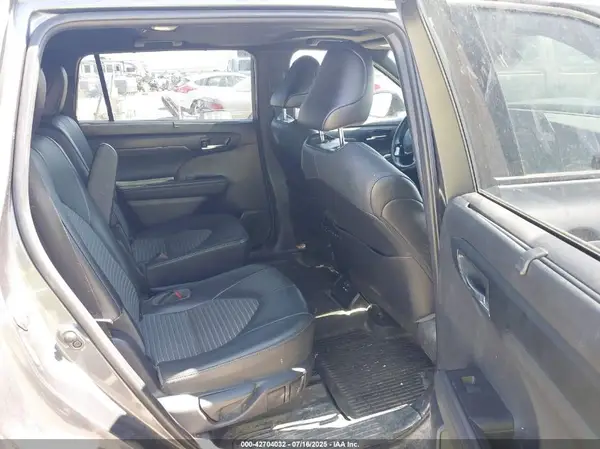 5TDJZRBH2MS146713 2021 TOYOTA HIGHLANDER - Image 8