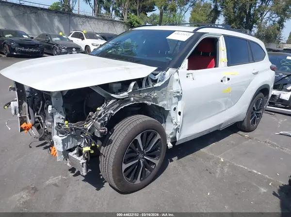 5TDJZRBH2NS174173 2022 TOYOTA HIGHLANDER - Image 2