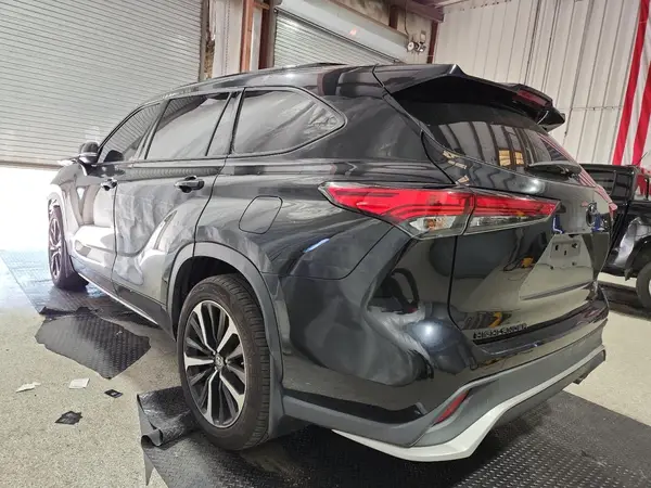5TDJZRBH2NS190633 2022 TOYOTA HIGHLANDER - Image 2