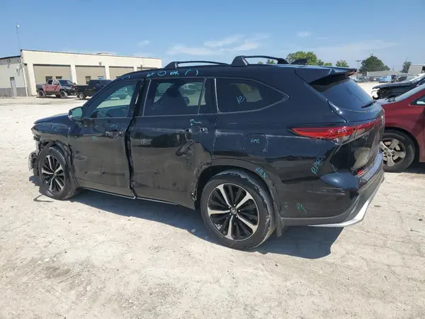 5TDJZRBH2NS208242 2022 TOYOTA HIGHLANDER - Image 2