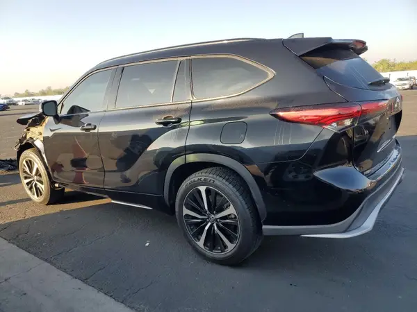 5TDJZRBH3MS059483 2021 TOYOTA HIGHLANDER - Image 2