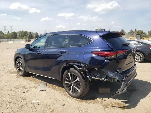 5TDJZRBH3MS069852 2021 TOYOTA HIGHLANDER - Image 2