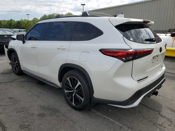 5TDJZRBH3MS072265 2021 TOYOTA HIGHLANDER - Image 2
