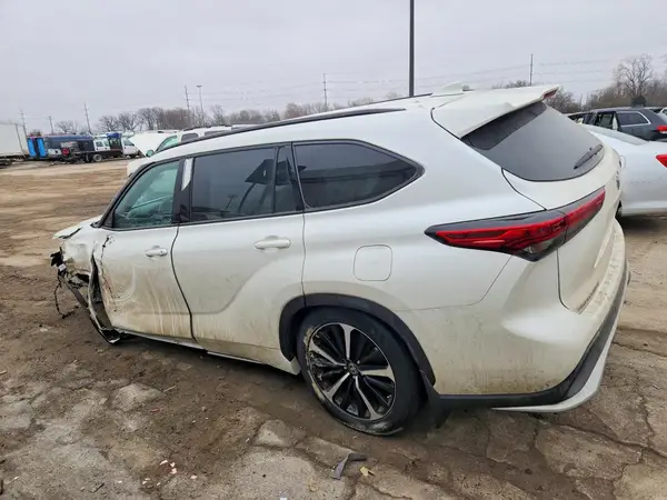 5TDJZRBH3MS132187 2021 TOYOTA HIGHLANDER - Image 2