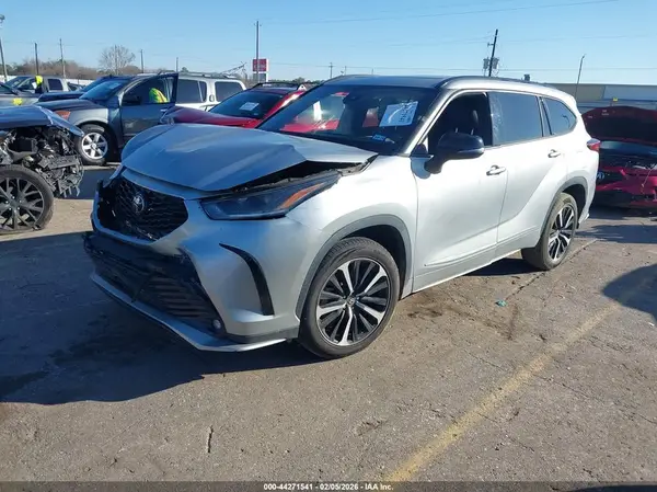 5TDJZRBH3MS143660 2021 TOYOTA HIGHLANDER - Image 2