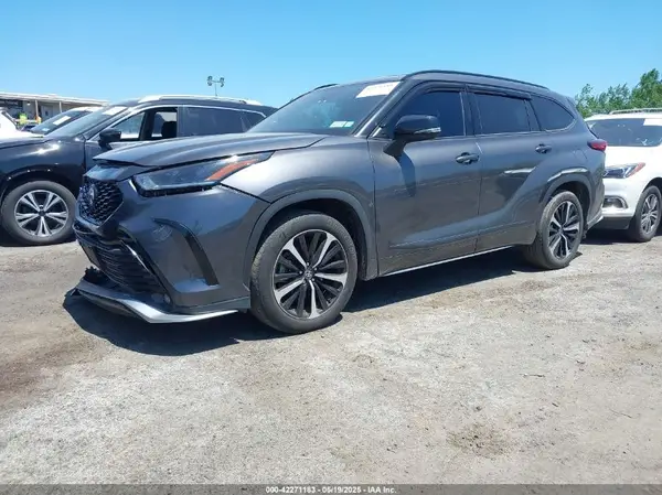 5TDJZRBH3NS169290 2022 TOYOTA HIGHLANDER - Image 2