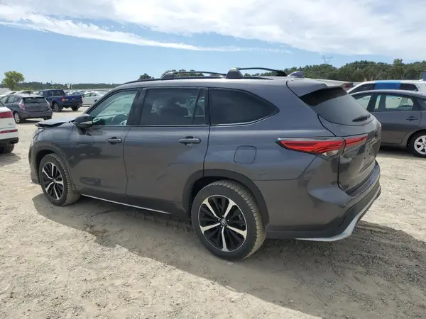 5TDJZRBH3NS229035 2022 TOYOTA HIGHLANDER - Image 2