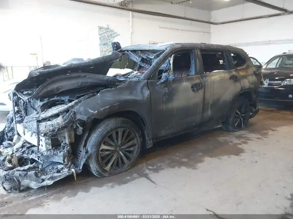 5TDJZRBH4MS061131 2021 TOYOTA HIGHLANDER - Image 2