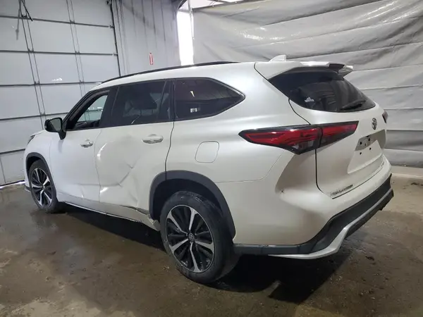 5TDJZRBH4MS065910 2021 TOYOTA HIGHLANDER - Image 2