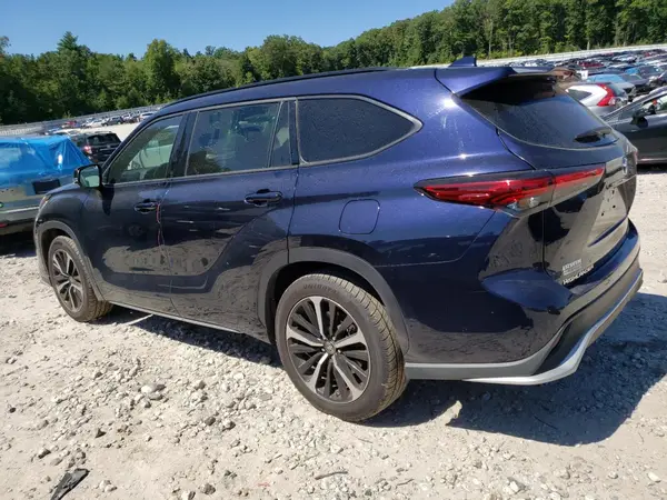 5TDJZRBH4MS071075 2021 TOYOTA HIGHLANDER - Image 2