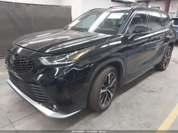 5TDJZRBH4MS072002 2021 TOYOTA HIGHLANDER - Image 2