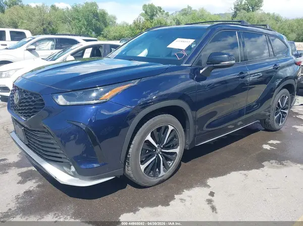 5TDJZRBH4MS111381 2021 TOYOTA HIGHLANDER - Image 2
