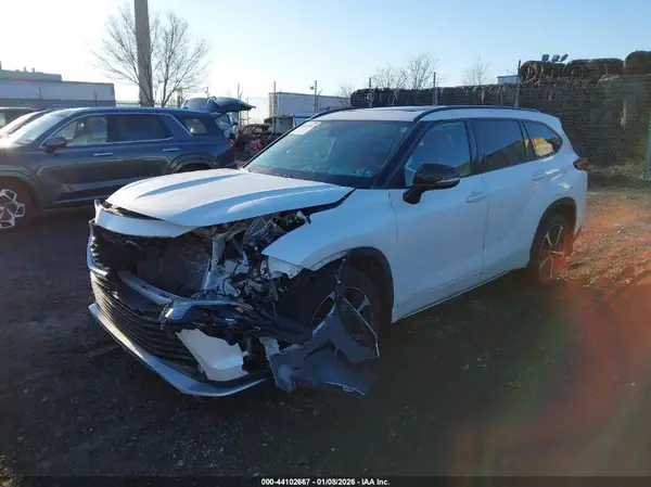 5TDJZRBH4MS124941 2021 TOYOTA HIGHLANDER - Image 2