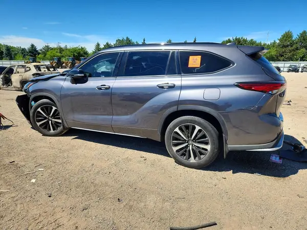 5TDJZRBH4NS189998 2022 TOYOTA HIGHLANDER - Image 2