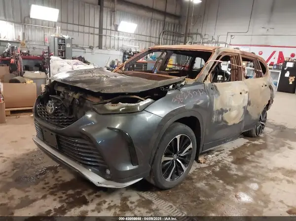 5TDJZRBH4NS250606 2022 TOYOTA HIGHLANDER - Image 2