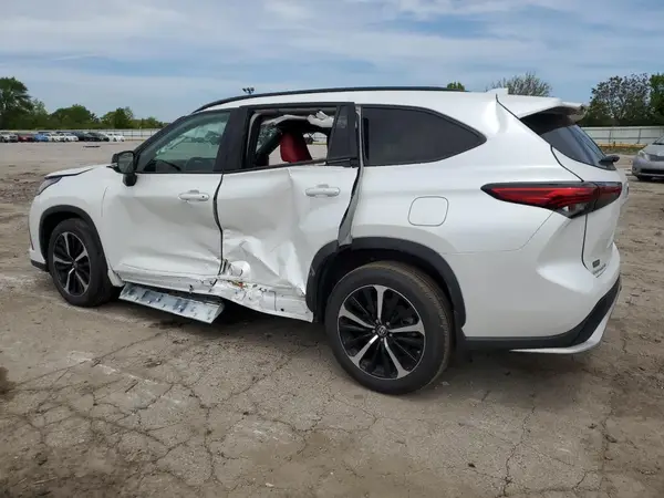 5TDJZRBH5NS169744 2022 TOYOTA HIGHLANDER - Image 2