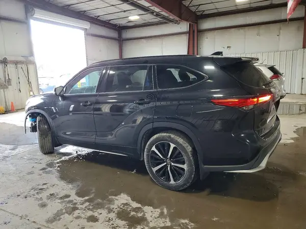 5TDJZRBH5NS187158 2022 TOYOTA HIGHLANDER - Image 2
