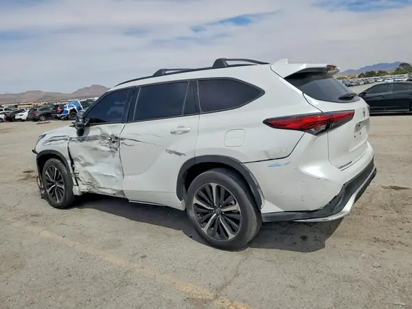 5TDJZRBH5NS190254 2022 TOYOTA HIGHLANDER - Image 2