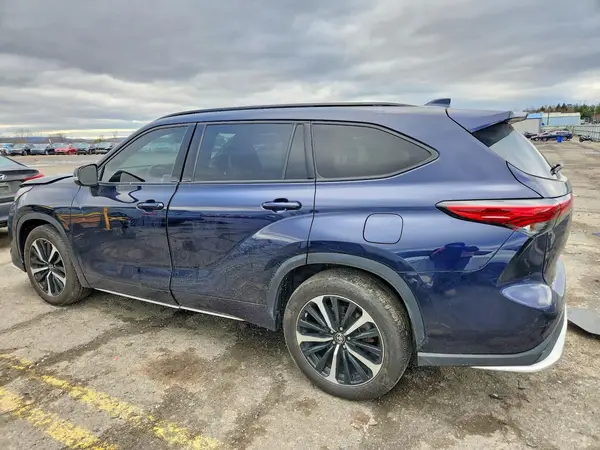 5TDJZRBH5NS210227 2022 TOYOTA HIGHLANDER - Image 2