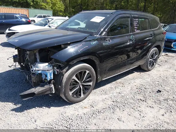5TDJZRBH6MS064824 2021 TOYOTA HIGHLANDER - Image 2