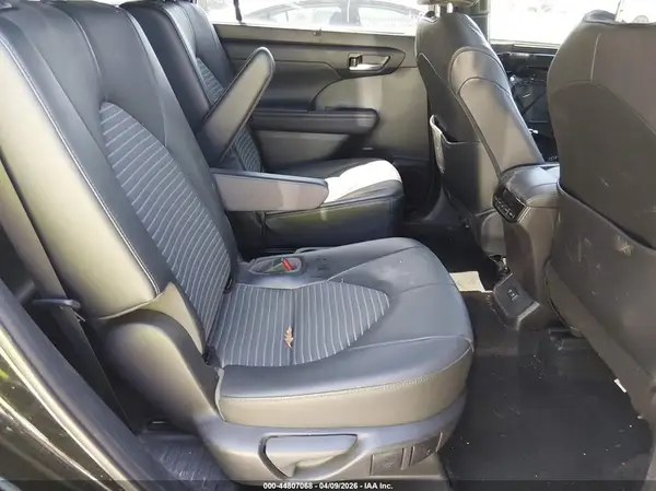 5TDJZRBH6MS064824 2021 TOYOTA HIGHLANDER - Image 8