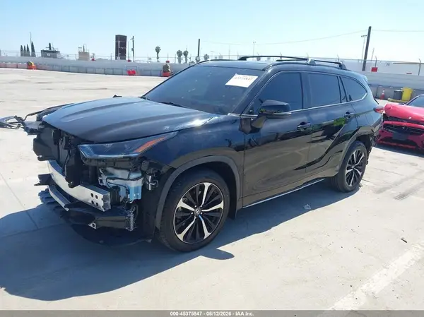 5TDJZRBH6NS183927 2022 TOYOTA HIGHLANDER - Image 2