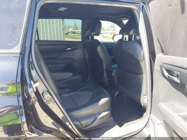 5TDJZRBH6NS183927 2022 TOYOTA HIGHLANDER - Image 8