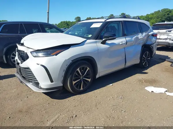 5TDJZRBH6NS251174 2022 TOYOTA HIGHLANDER - Image 2