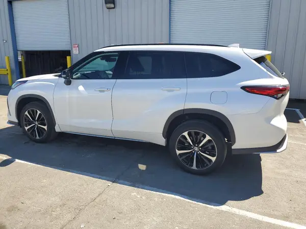 5TDJZRBH7MS092910 2021 TOYOTA HIGHLANDER - Image 2