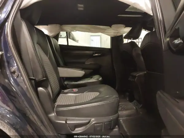 5TDJZRBH7MS097945 2021 TOYOTA HIGHLANDER - Image 8