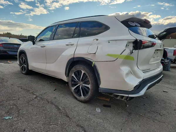 5TDJZRBH7MS102982 2021 TOYOTA HIGHLANDER - Image 2