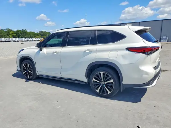 5TDJZRBH7MS134282 2021 TOYOTA HIGHLANDER - Image 2