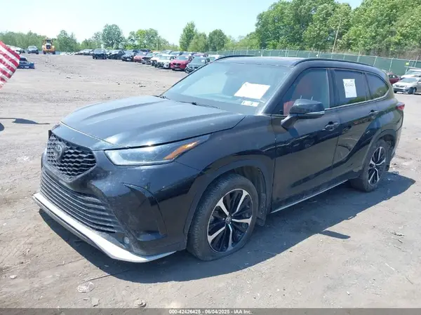 5TDJZRBH7NS188344 2022 TOYOTA HIGHLANDER - Image 2
