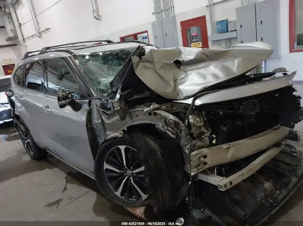5TDJZRBH8MS072794 2021 TOYOTA HIGHLANDER - Image 1