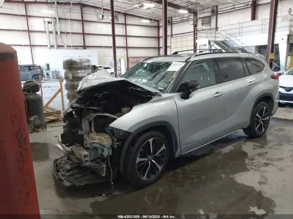 5TDJZRBH8MS072794 2021 TOYOTA HIGHLANDER - Image 2