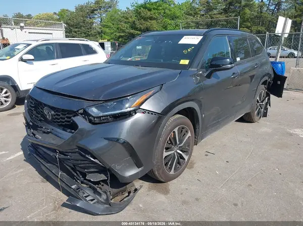 5TDJZRBH8MS137143 2021 TOYOTA HIGHLANDER - Image 2