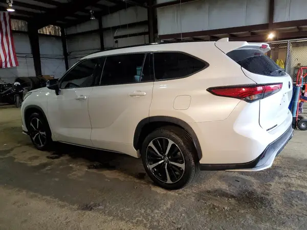 5TDJZRBH8MS139426 2021 TOYOTA HIGHLANDER - Image 2