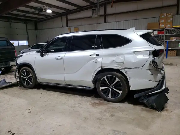 5TDJZRBH8NS164974 2022 TOYOTA HIGHLANDER - Image 2
